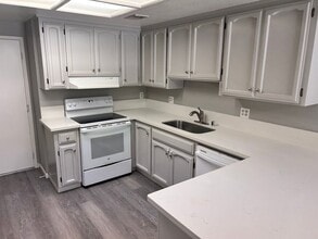 Building Photo - 183 Tiffany Cir