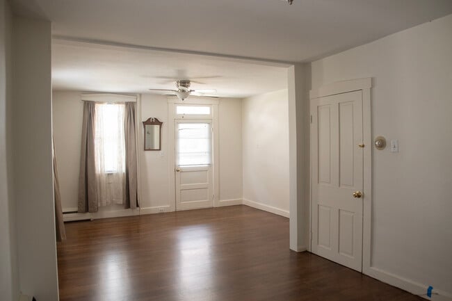 Building Photo - 1366 Lititz Rd