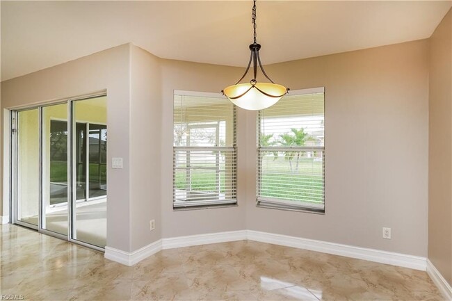 Building Photo - 229 NE 7th Pl