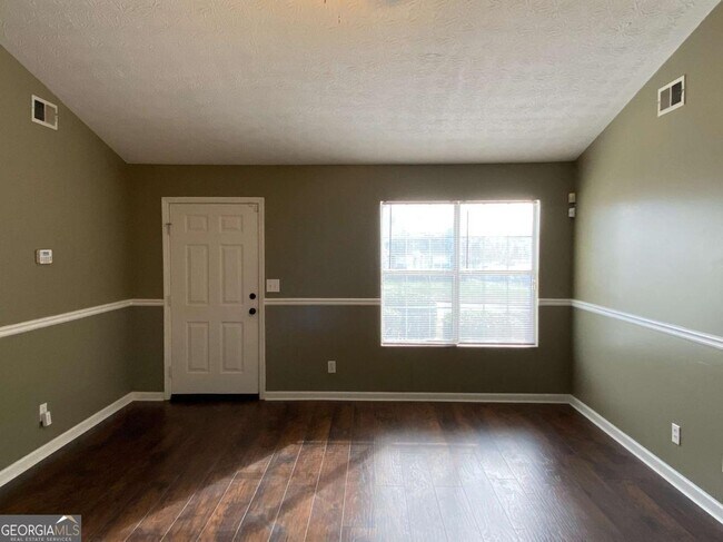 Foto del edificio - 6153 Lauren Ln