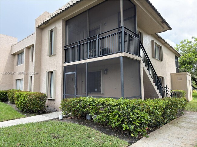 Building Photo - 320 Racquet Club Rd