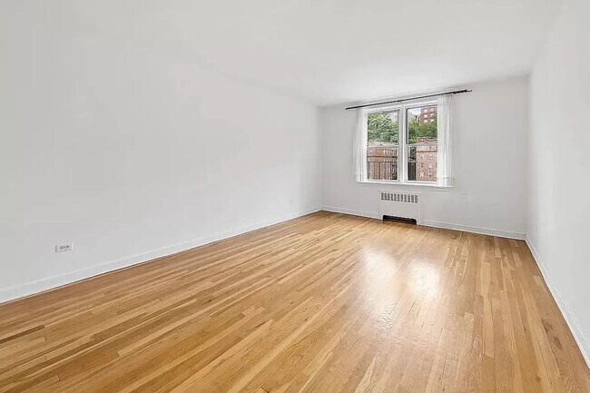 Foto del edificio - 153 Bennett Ave
