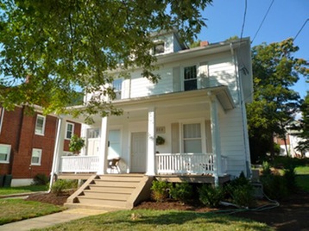 Front - 523 Arbutus Ave SE