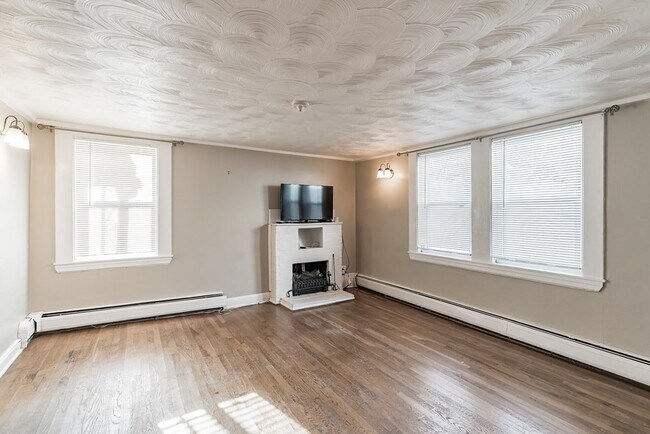 Building Photo - 46 Sturbridge St