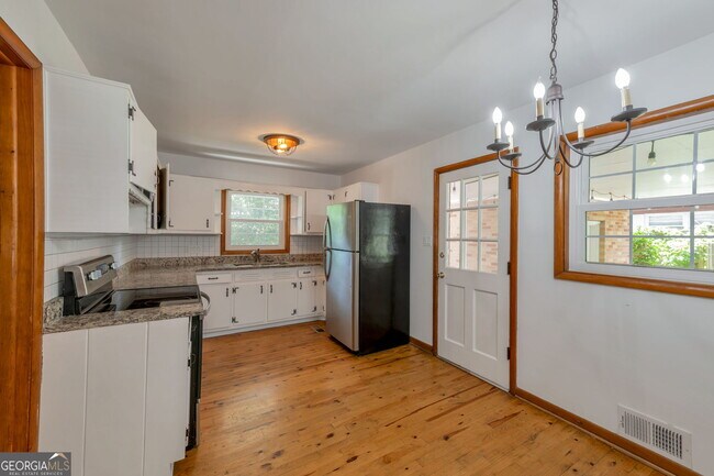 Building Photo - 2188 Pawnee Dr SE