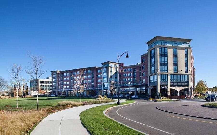 Foto del edificio - 333 Great River Rd