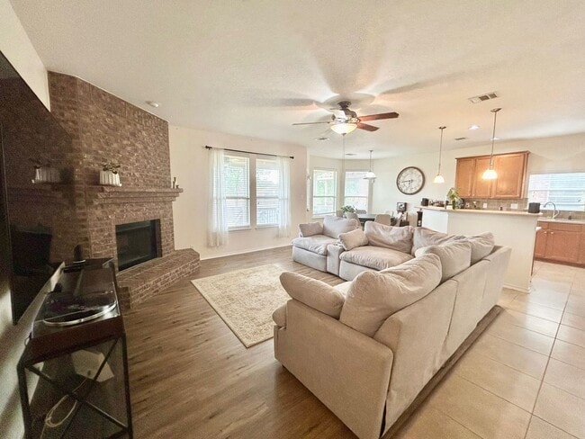 Building Photo - 5 BED/3 BATH GORGEOUS HOUSE FOR LEASE! AVA...