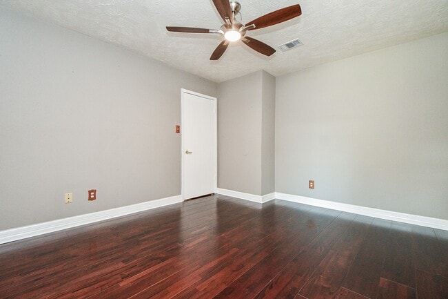 Building Photo - 10426 Alcott Dr