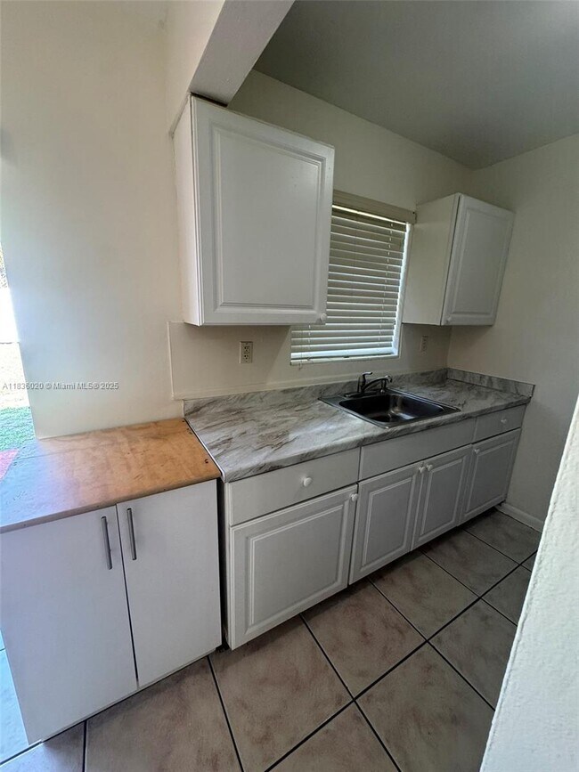 Foto del edificio - 20711 NW 32nd Pl