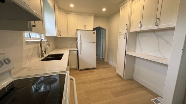 Photo du bâtiment - 979 Danforth Rd