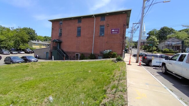 Building Photo - 28 E Grand Ave