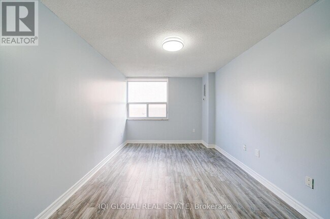 Building Photo - 4062 Lawrence Ave E