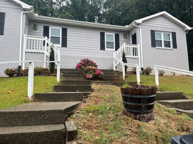 Foto del edificio - 3175 Sarah Lou Dr