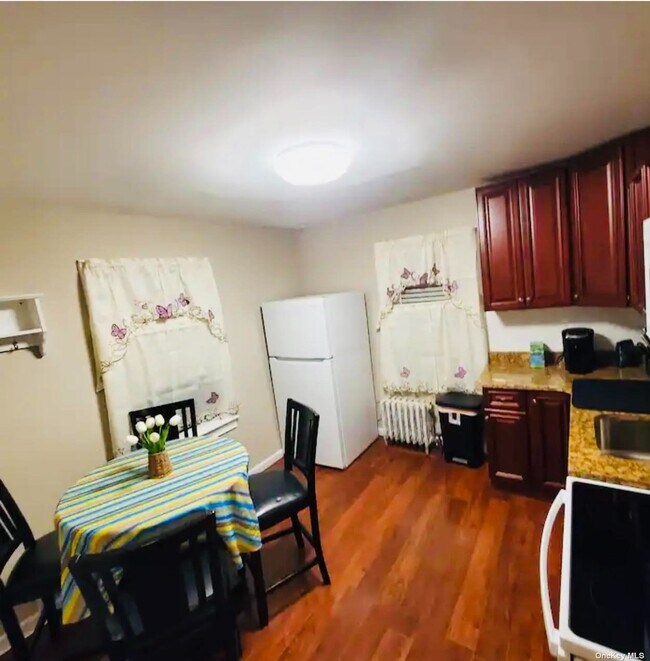 Foto del edificio - 241-28 87th Ave