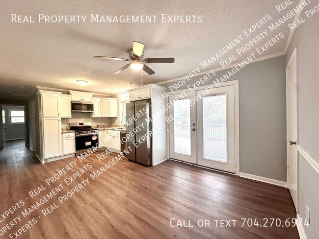 Foto del edificio - **MOVE IN SPECIAL!**Charming 3BR/2BA home ...