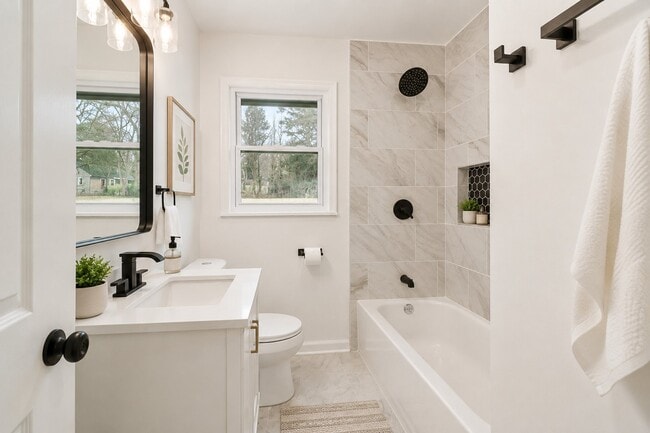 Building Photo - 3159 Bobolink Dr