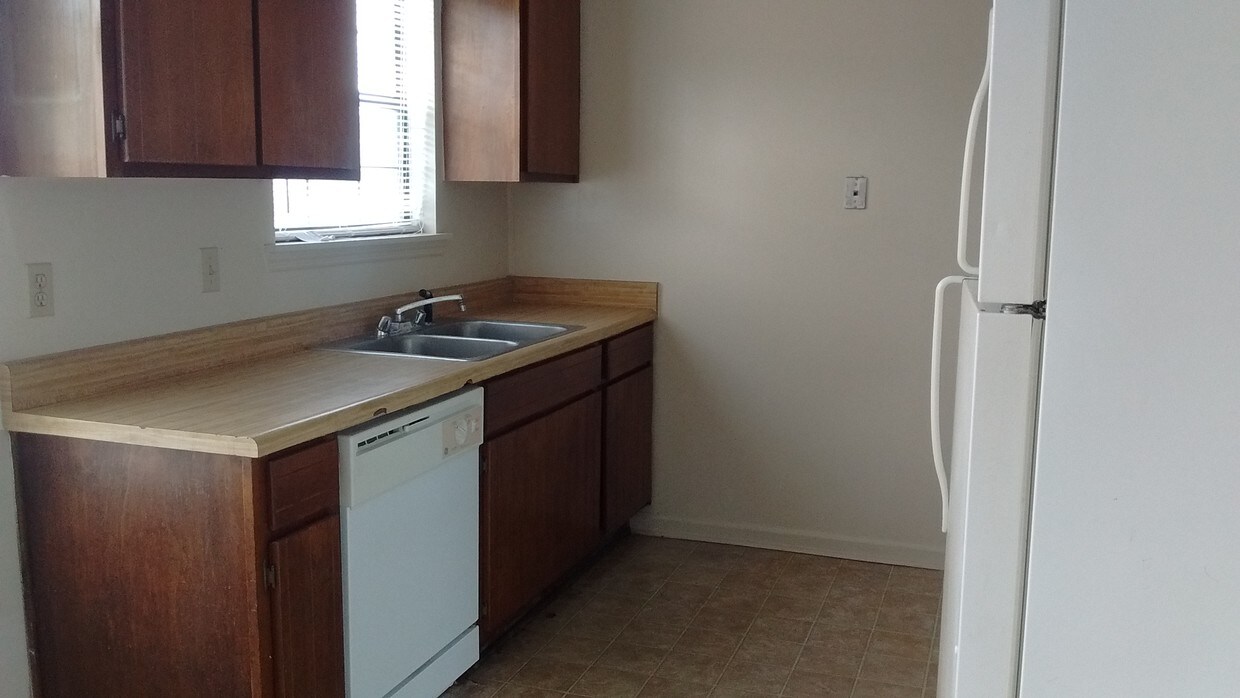 4878 Bemiss Rd Unit E2, Valdosta, GA 31605 Apartment for Rent in