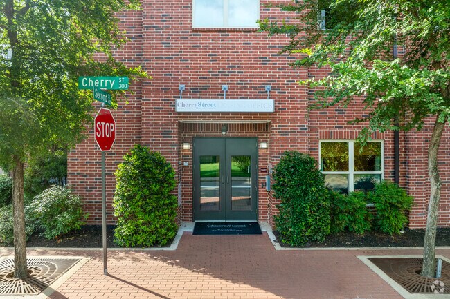 Entrada al edificio - Cherry Street | Student Housing