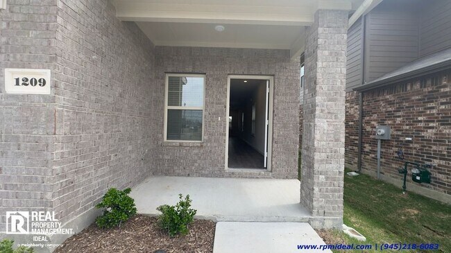 Building Photo - 4Bed/ 2.5 Bath Upscale House in Forney- Co...