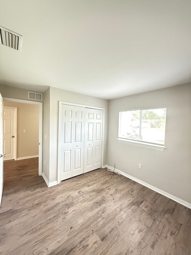 Foto del edificio - 2 Bedroom + Den, 2 Bath Duplex!