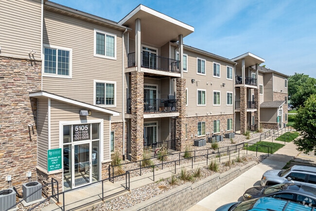 Building Photo - Golfview Condos