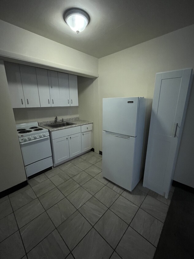 Kitchenette - 8428 W Lisbon Ave