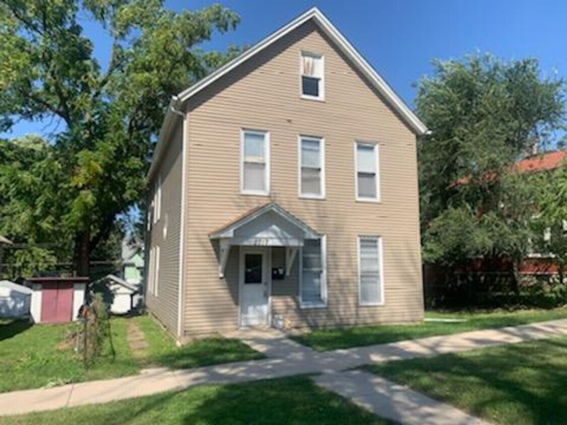 SW 2717 RI Apartment for Rent in Rock Island, IL