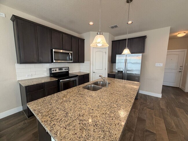 Foto del edificio - Great Location ~ Fabulous Townhome in New Braunfels 3/2.5 ~ Minutes from Gruene ~ Move in Ready!