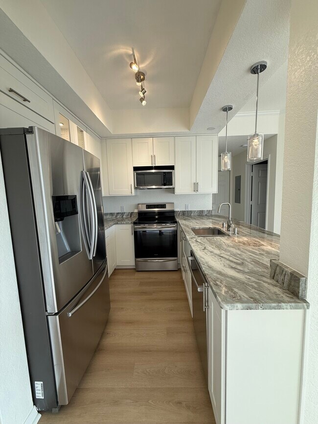 Kitchen - 1064 N Tamiami Trl