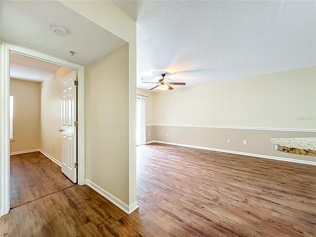 Foto del edificio - 713 Crest Pines Dr