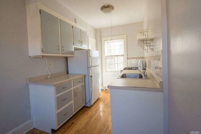 Foto del edificio - 214-14-214-36 36th Ave