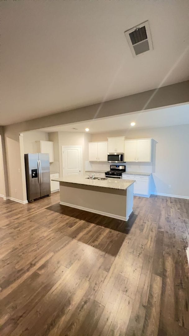 Foto del edificio - Stunning Spacious 4 bedroom 3 bath home in Oakland