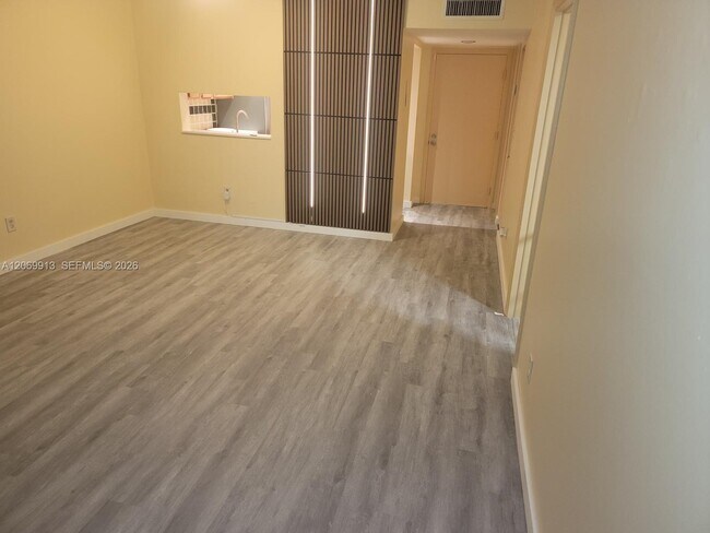 Foto del edificio - 8635 NW 8th St