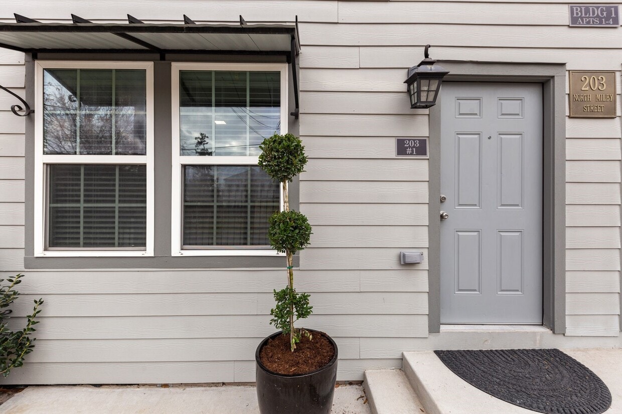 Primary Photo - 203 N Milby St