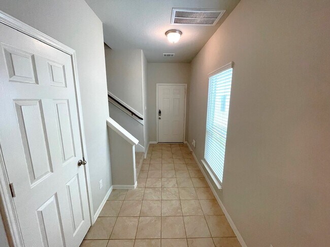 Building Photo - 112 Camelot Place Ct