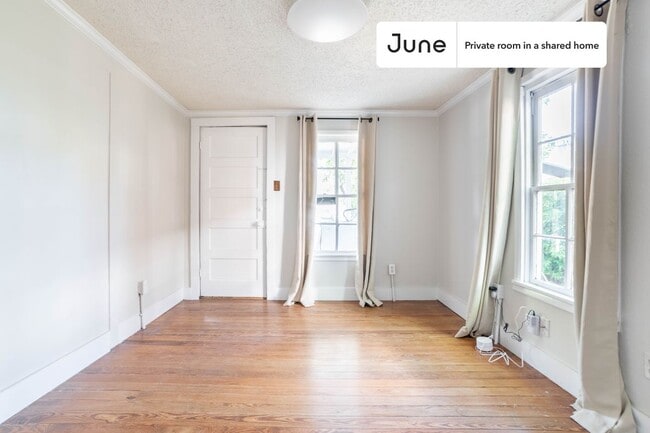 Building Photo - Room in Shared 3 bed/1 bath home