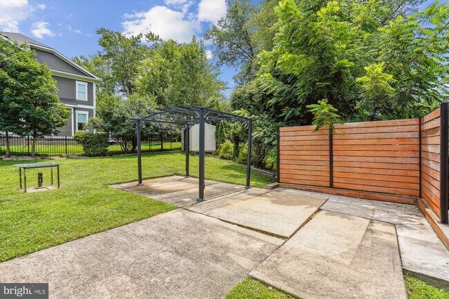 Foto del edificio - 8411 Berea Ct