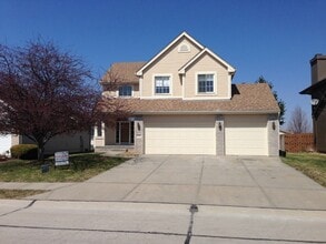 Building Photo - 2610 Tulip Ln
