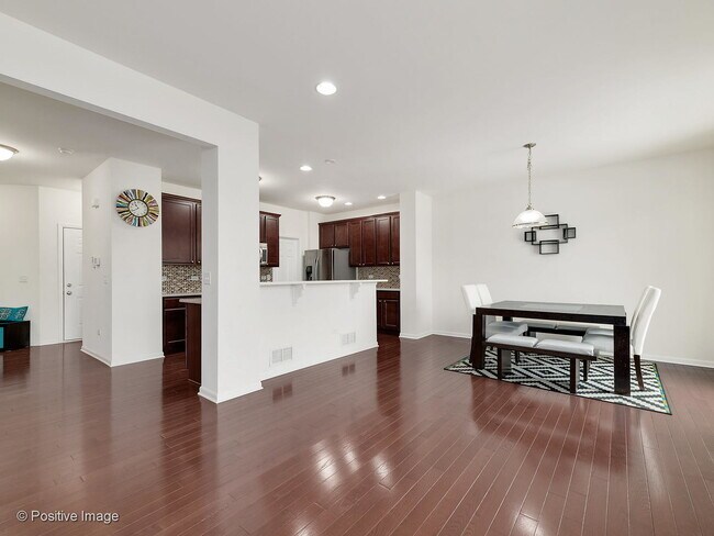 Foto del edificio - 2727 Blakely Ln