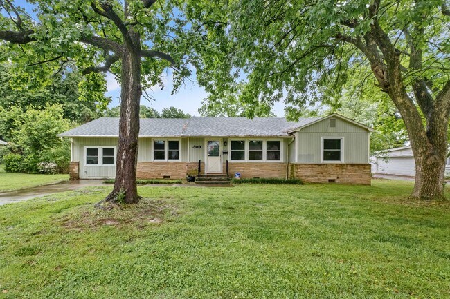 4/2 in Springdale with a Huge Yard! - 4/2 in Springdale with a Huge Yard! House