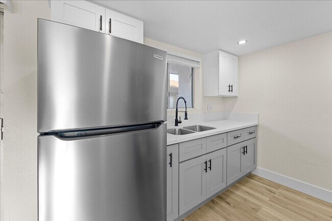 Building Photo - Brand New San Pedro Apartment!