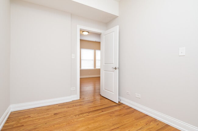 Foto del edificio - 4909 W Cuyler Ave