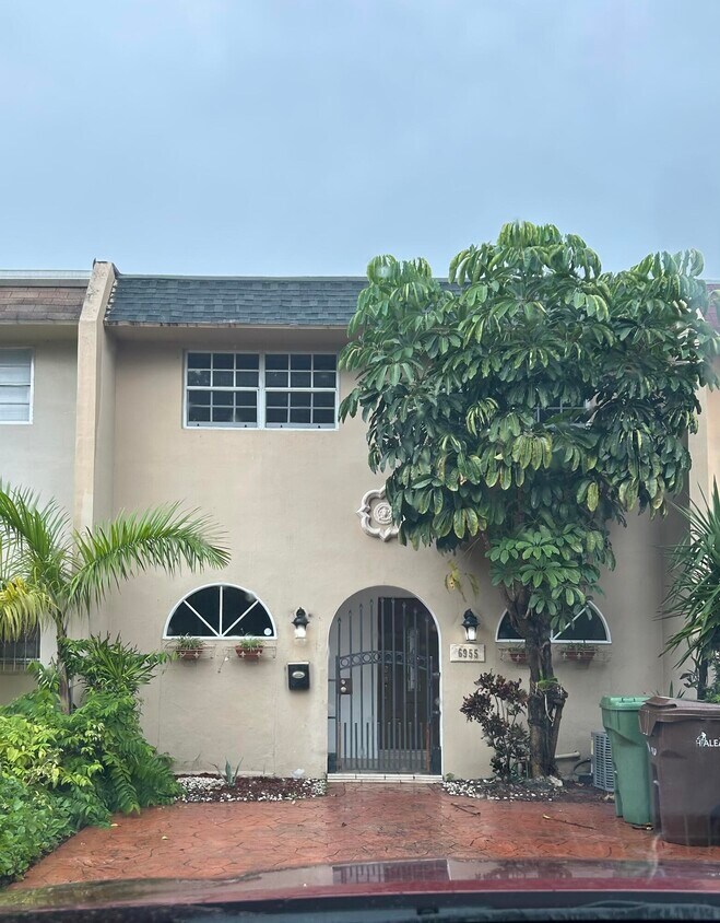 Foto principal - 6955 W 2nd Ln