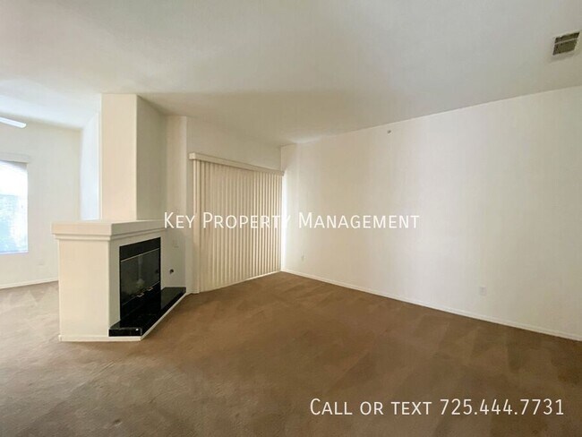 Foto del edificio - 2 BED 2 BATH UPSTAIRS CONDO  WITH 1 CAR GA...
