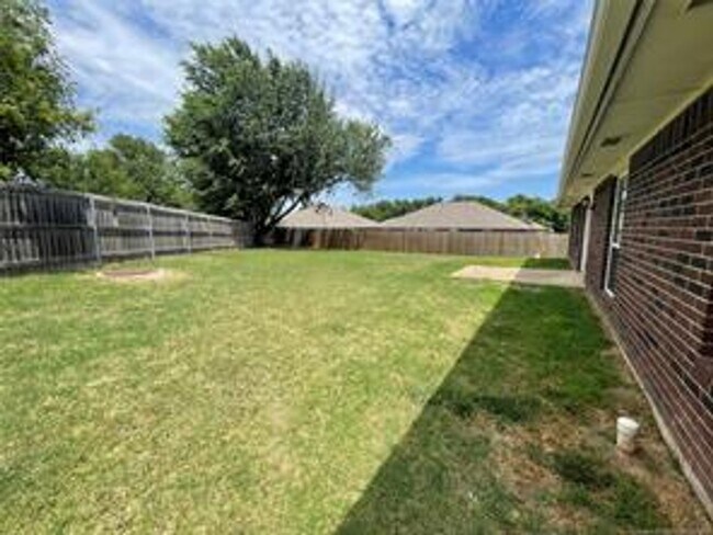 Foto del edificio - WOODCREEK ADDITION | PRIME LOCATION NEAR OU