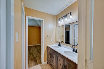 Building Photo - 2409 Shorebrook Dr