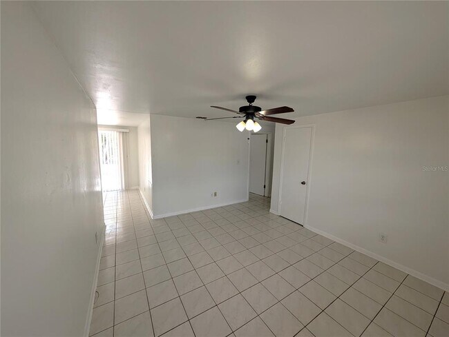 Foto del edificio - 6024 W Fern St
