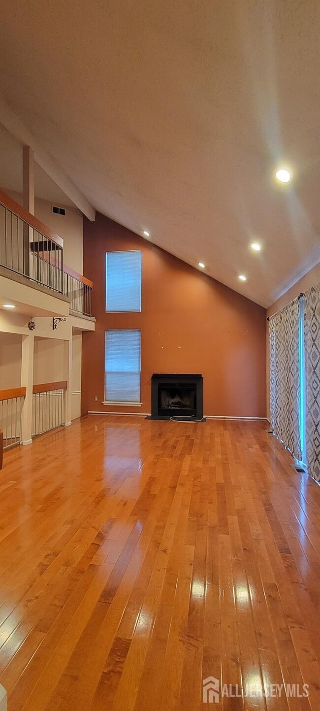 Building Photo - 24 Cotoneaster Ct