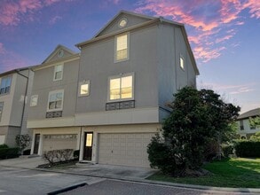 Building Photo - 3002 Clearview Cir