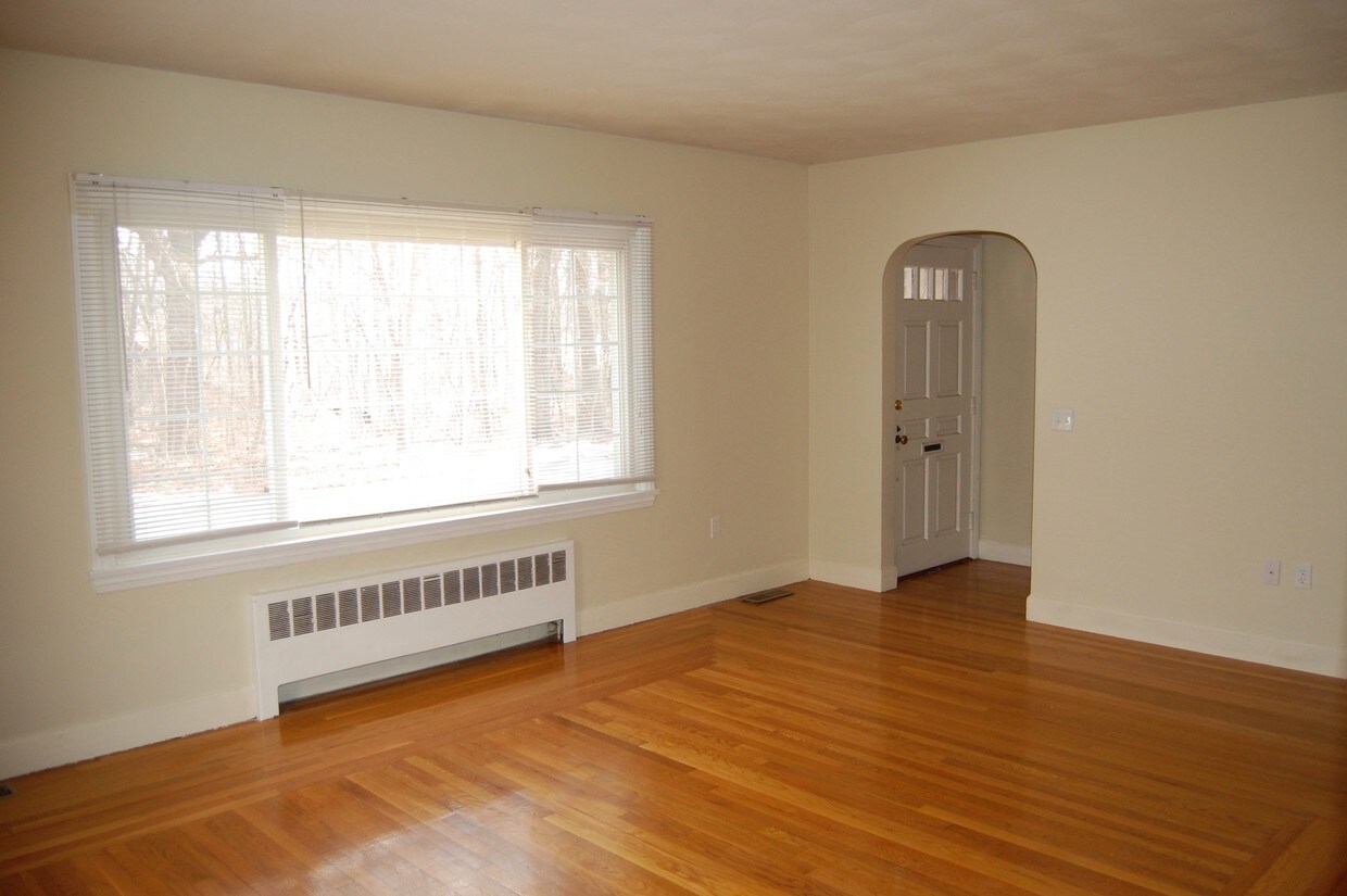 Primary Photo - 82 Parkside Ave